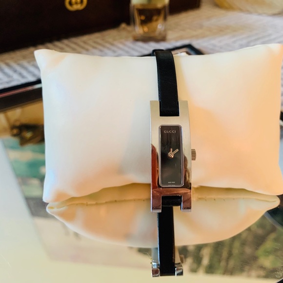 Ladies Gucci 3900L Quartz Analog Watch - Picture 2 of 8